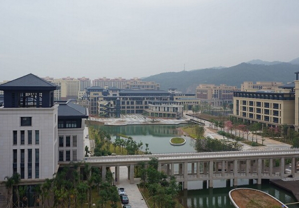 澳门大学横琴校区到广州白云机场怎么走,需要