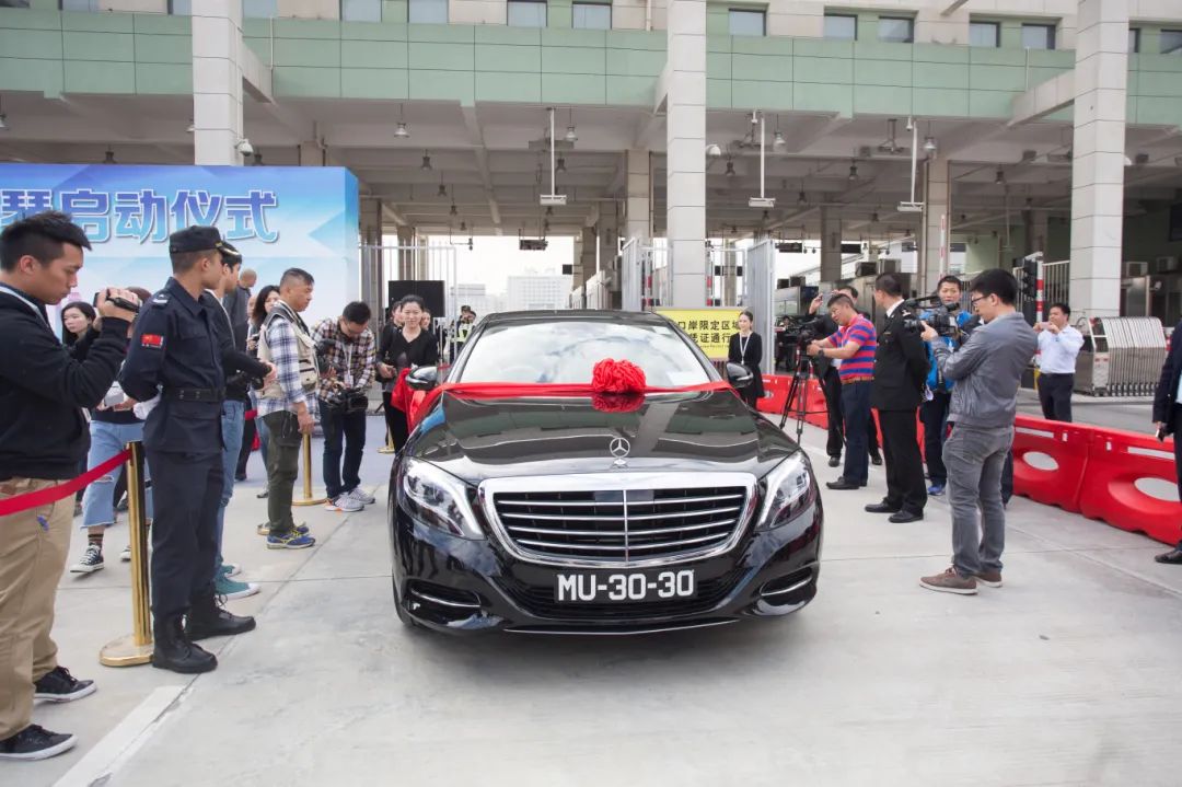 首辆进入横琴的澳门单牌车（图源资料库）.jpg