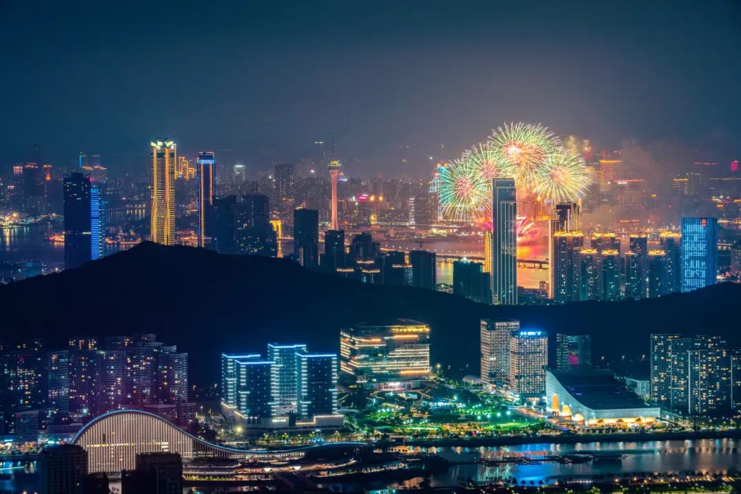 7.琴澳烟火绽放.jpg