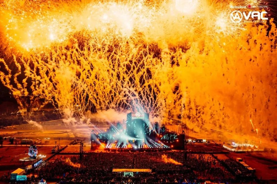 VAC电音节现场烟花表演.jpg