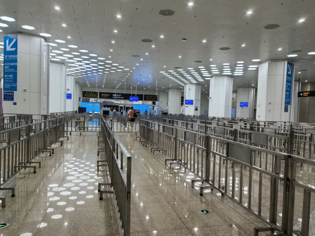 横琴口岸现场恢复通关。 陈子怡 摄.jpg