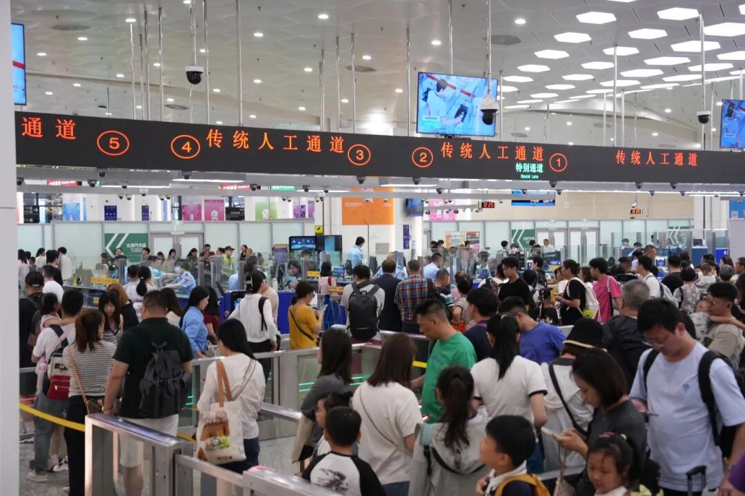 横琴口岸客流持续高位运行1.jpg