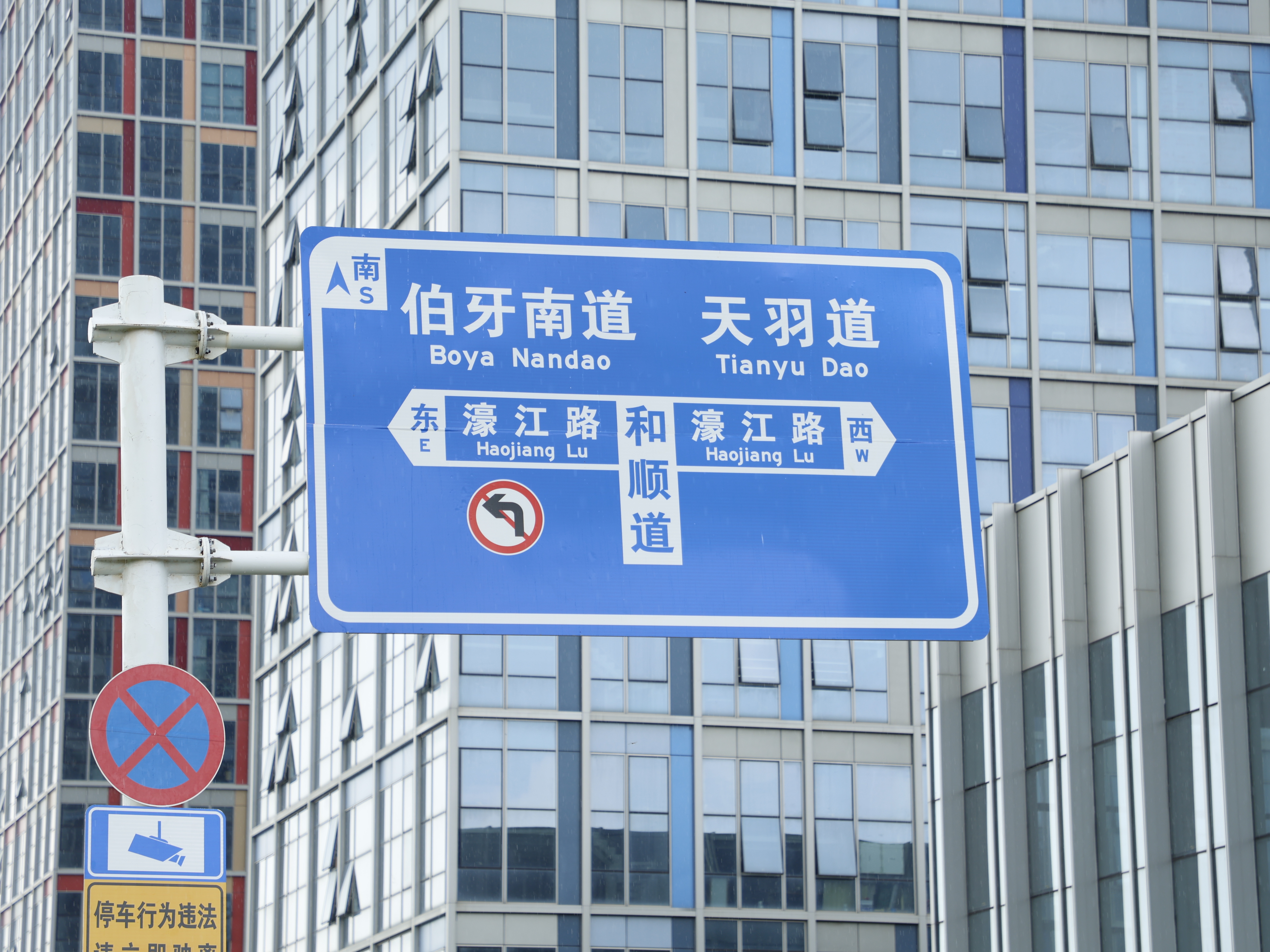 将原有双向两车道优化调整为单向双车道，并增设标志牌 (4).JPG