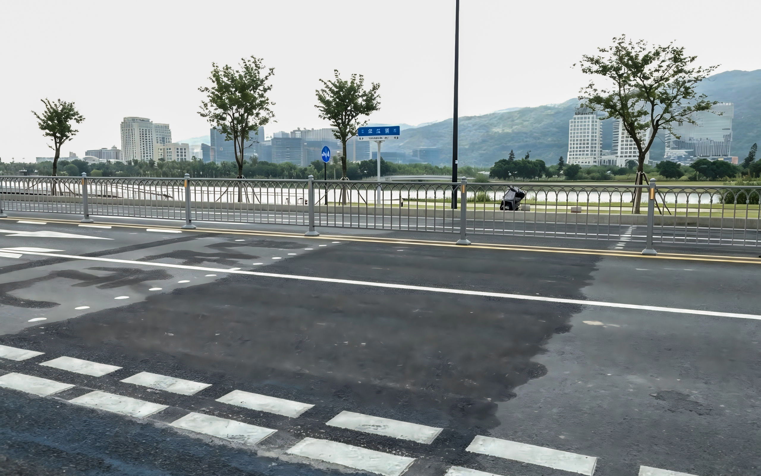 取消了和顺道交濠江路1处斑马线，优化路口交通导向.jpg