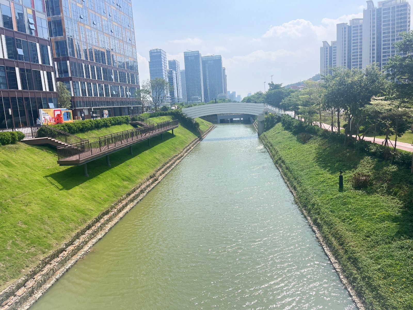 排洪渠沿线绿化提升工程 (1).jpg