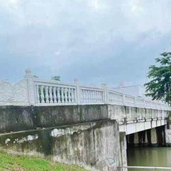 桥梁刷漆前.jpg