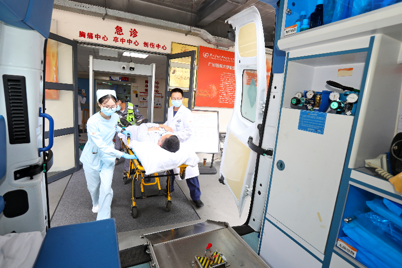 模拟患者由广医一院横琴医院出发运送往澳门.JPG