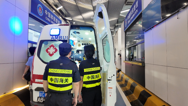 横琴海关实施快速查验.jpg