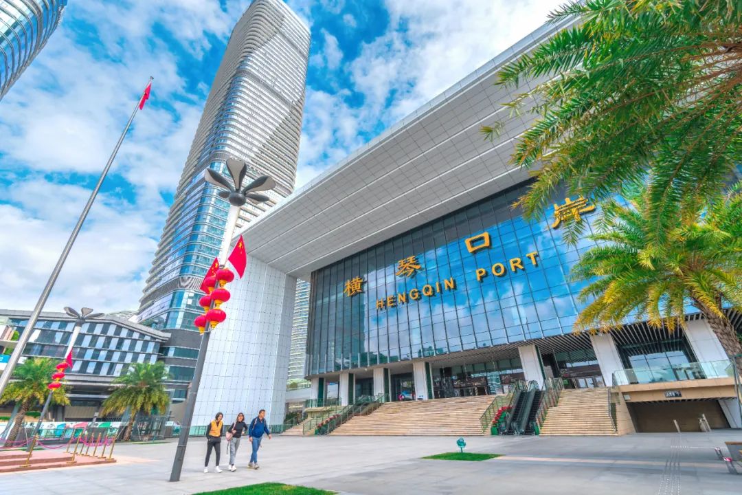 横琴口岸客货车通道随车人员验放厅正式启用横琴64澳门通关时间缩短